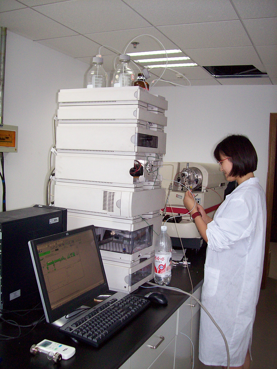愛斯醫藥分析實驗室2.JPG